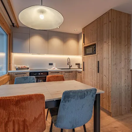 Appartement Alpin Renove Proche Pistes Et Commerces - - Fr-1-613a-42 Courchevel