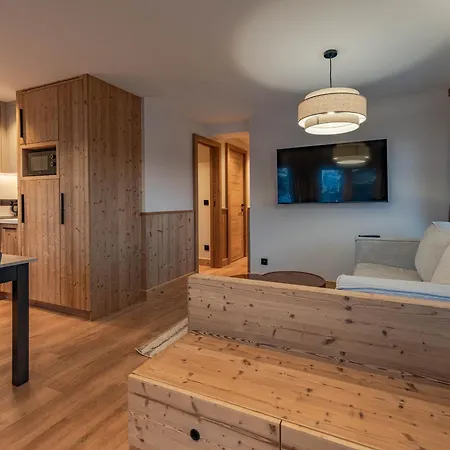 Appartement Alpin Renove Proche Pistes Et Commerces - - Fr-1-613a-42 Courchevel